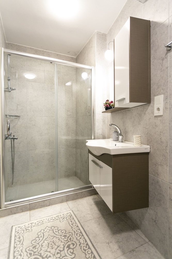 Sirena's Suites