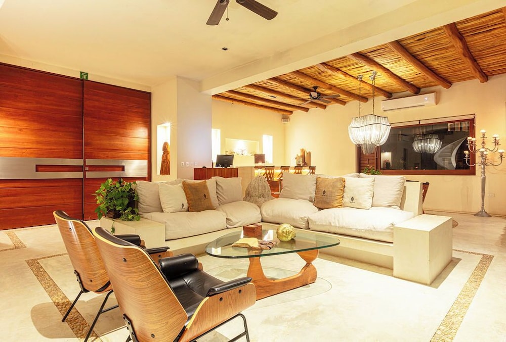 Casa Punta Coco & Beach Club