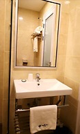 Walk In Hotel