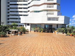Fantastic 2 bed With Huge Balcony & sea Views