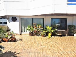 Fantastic 2 bed With Huge Balcony & sea Views