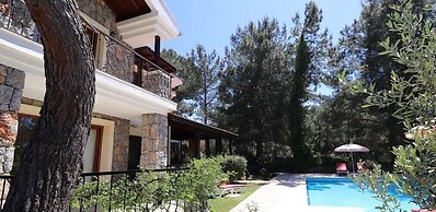 Villa AX12 by JoyLettings
