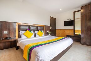Itsy Hotels Avantika With Forest View