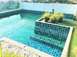 Fantastic Roof top Pool!