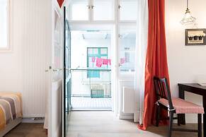 Cute Studio With Beautiful Balcony in the Center!
