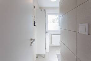 Spacious 2bdr Apartment With Beautiful Terrace