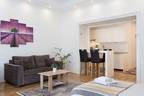 Charming and Bright Studio in Zagreb Center!