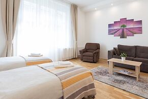 Charming and Bright Studio in Zagreb Center!