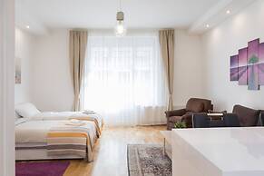 Charming and Bright Studio in Zagreb Center!