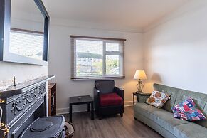3 Bed Quaint House Town Center