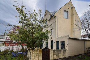 Apartment B29