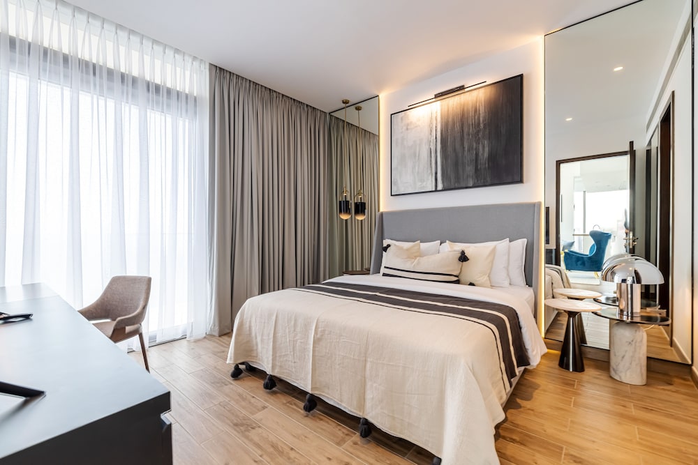 Luxury 2BR Marina Gate 3