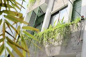 Uri House