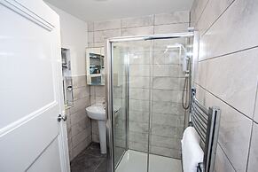 The Manchester Pad - Sleeps 12