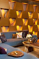 Magna Pivot Hotel - Boutique Class