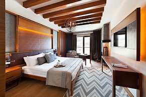 Magna Pivot Hotel - Boutique Class