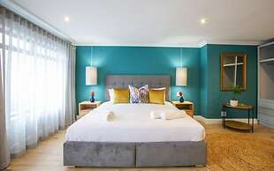 Hout & About Guest House
