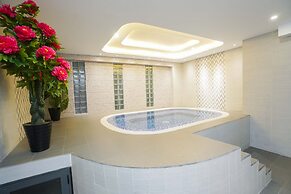 Reyna Hotel Hanoi