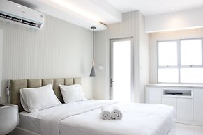 Gorgeous Studio at Mekarwangi Square Apartment with Mountain View