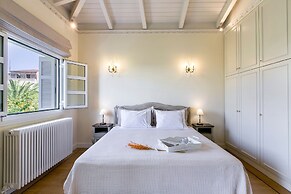Aerides 3 Luxury Suites