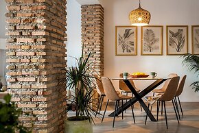 Genteel Home Mano de Hierro