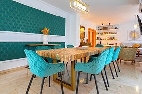 Genteel Home Martinez Campos