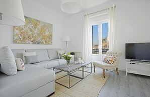 The Best Location, 8pax, 3BD & 2Bth, Reina Sofia II