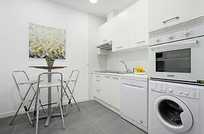 The Best Location, 8pax, 3BD & 2Bth, Reina Sofia II