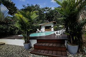 Alloro Jungle Villas