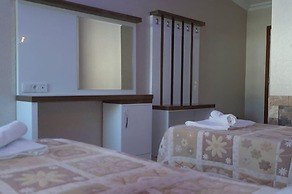 Dolphin Yunus Hotel