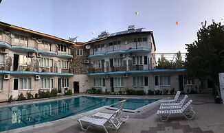 Dolphin Yunus Hotel
