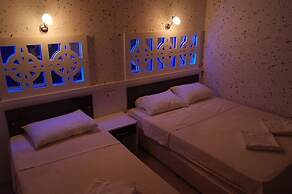 Dolphin Yunus Hotel