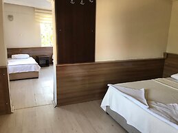 Dolphin Yunus Hotel