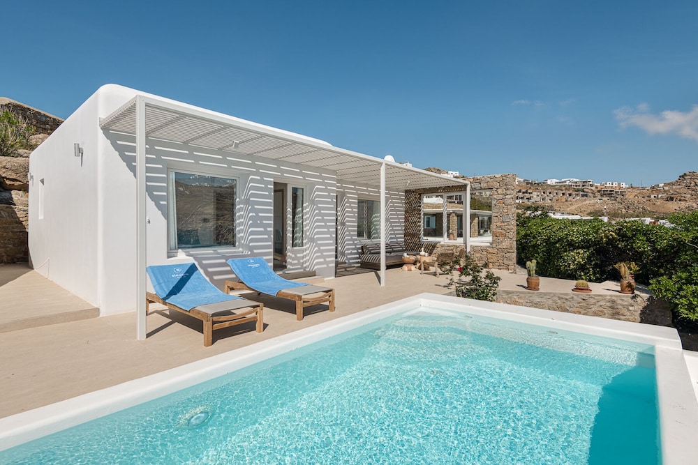 Etesians Suites & Villas