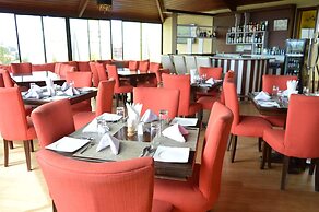 Cranes Suites Hotel