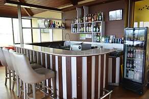 Cranes Suites Hotel