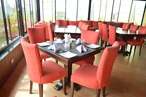 Cranes Suites Hotel