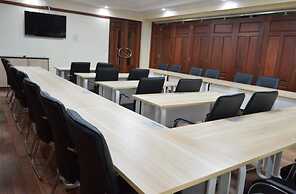 Cranes Suites Hotel