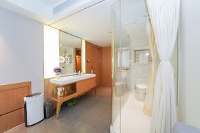 No. 8 Art Hotel