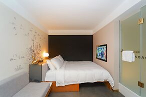 No. 8 Art Hotel