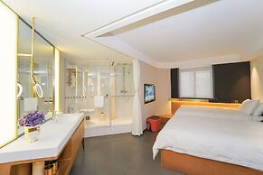 No. 8 Art Hotel