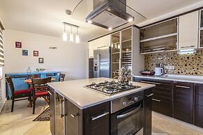 Calypso Lakeview Villas