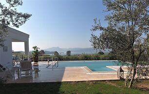 Calypso Lakeview Villas