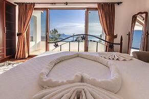 Calypso Lakeview Villas
