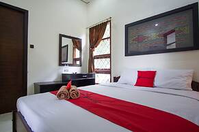 RedDoorz Syariah near Ngade Lake