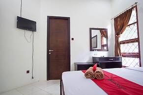 RedDoorz Syariah near Ngade Lake