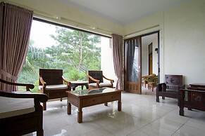 RedDoorz Syariah near Ngade Lake