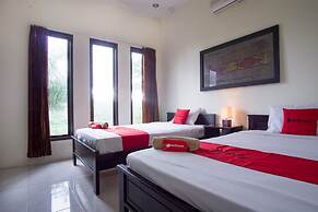 RedDoorz Syariah near Ngade Lake