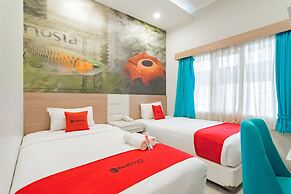 RedDoorz Plus @ Point Phila Cihampelas