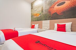 RedDoorz Plus @ Point Phila Cihampelas